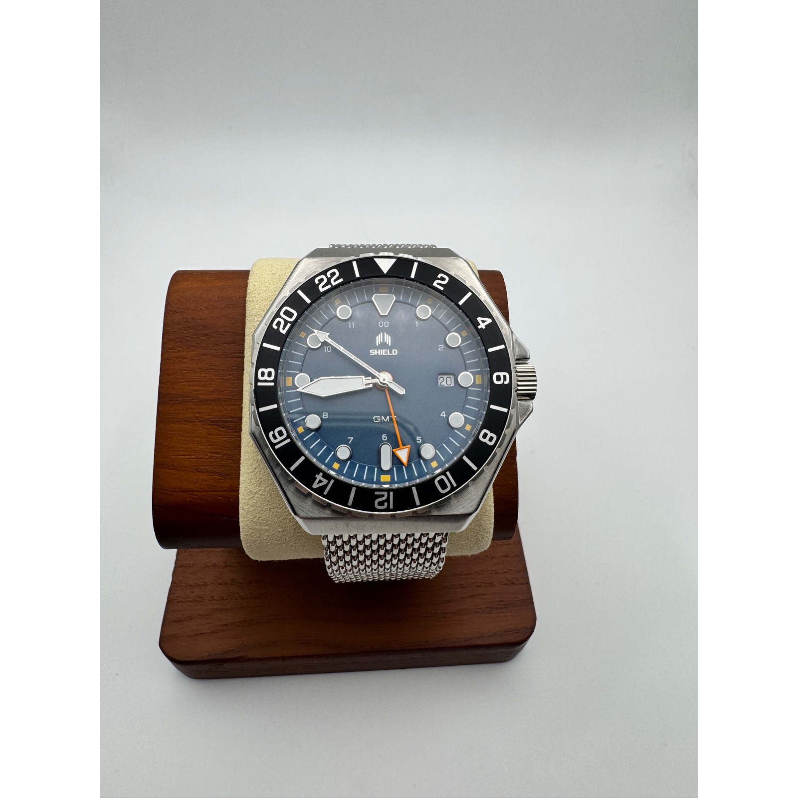 Shield Gmt Stainless Steel Blue Dial Swiss Quartz Gmt Watch Mesh Bracelet